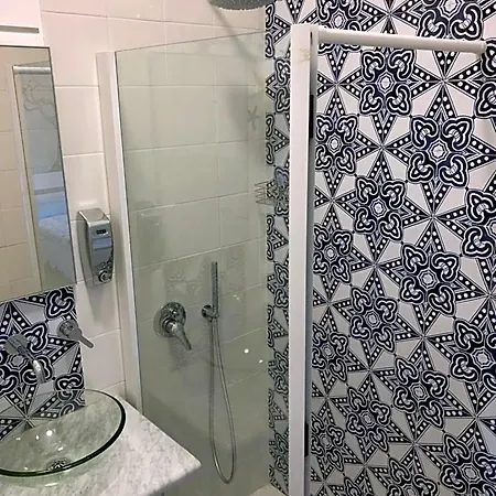 לינה וארוחת בוקר Window 4*