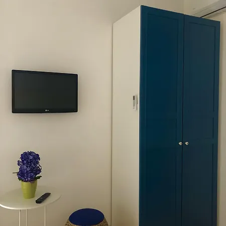 לינה וארוחת בוקר Window 4*